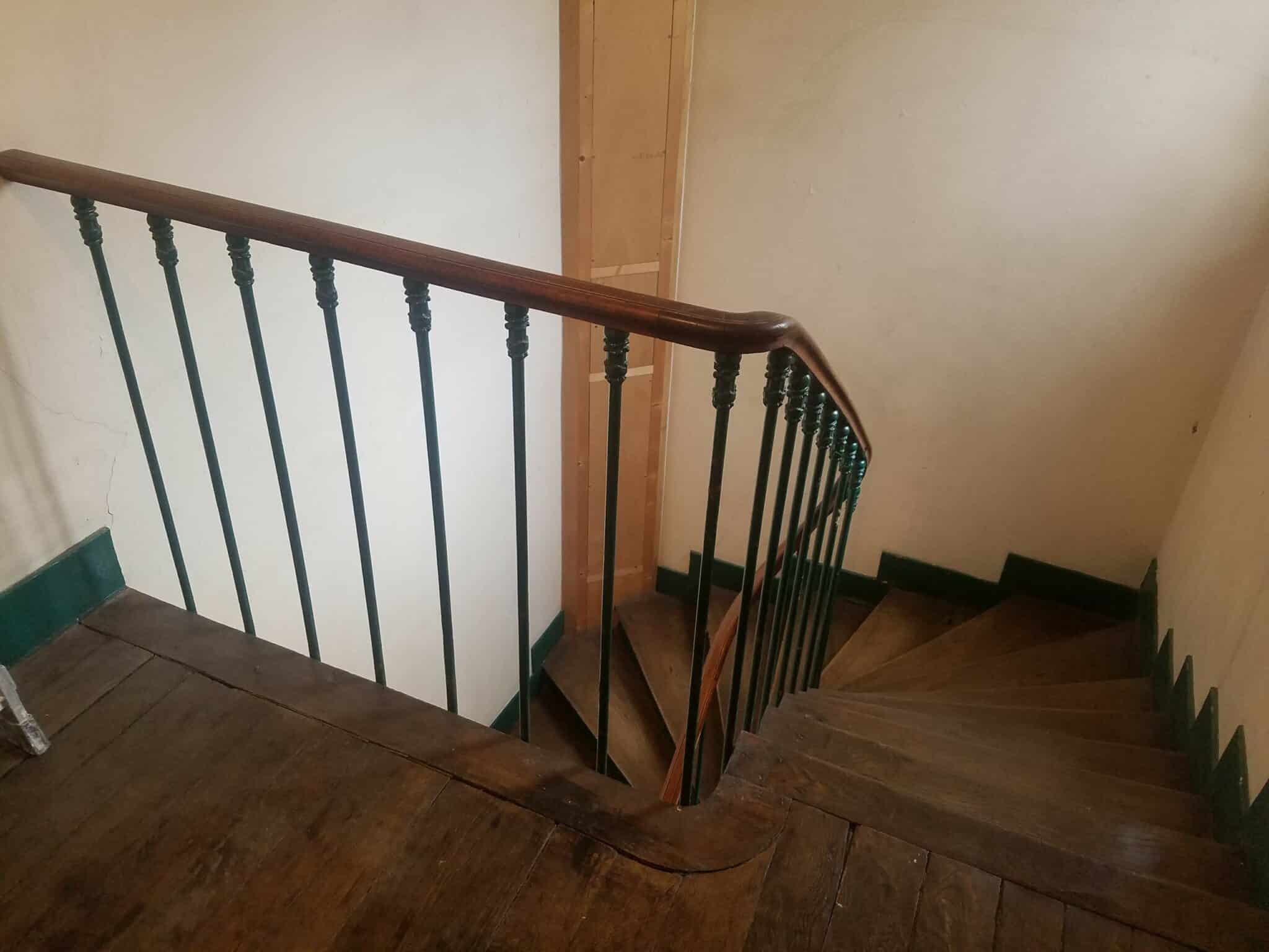 R Nover Un Vieil Escalier En Bois Que Faire